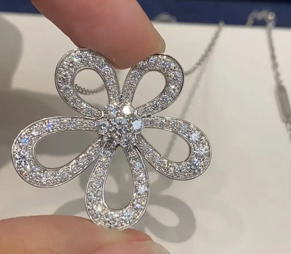 四叶草白贝母手串定制图片展示