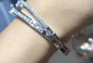 四叶草爱心项链：寓意美好爱情的时尚饰品，浪漫求婚必备单品！