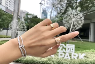 四叶草白贝母手串热销推荐：天然美饰，佩戴转运必备！SEO优化标题