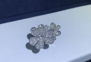 四叶草爱心项链：寓意美好的幸运饰品，时尚潮流搭配指南