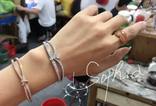 四叶草白贝母手串：天然宝石养生饰品，独特设计魅力无限，热销爆款抢购指南！
