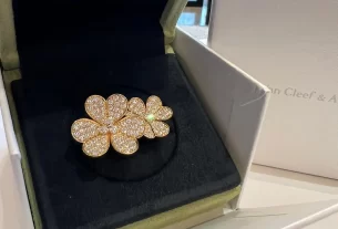 四叶草白贝母手串——天然宝石手链，时尚养生两相宜，抢购热销爆款推荐！