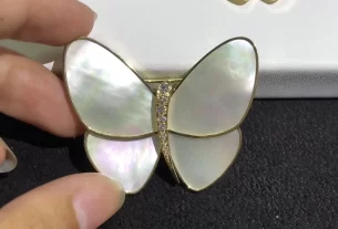 四叶草白贝母手串——天然宝石饰品，养生必备，美颜利器，助你招财转运！
