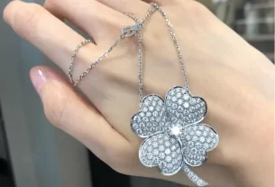 四叶草爱心项链：独特设计浪漫饰品，寻找你的幸运之缘！SEO优化标题