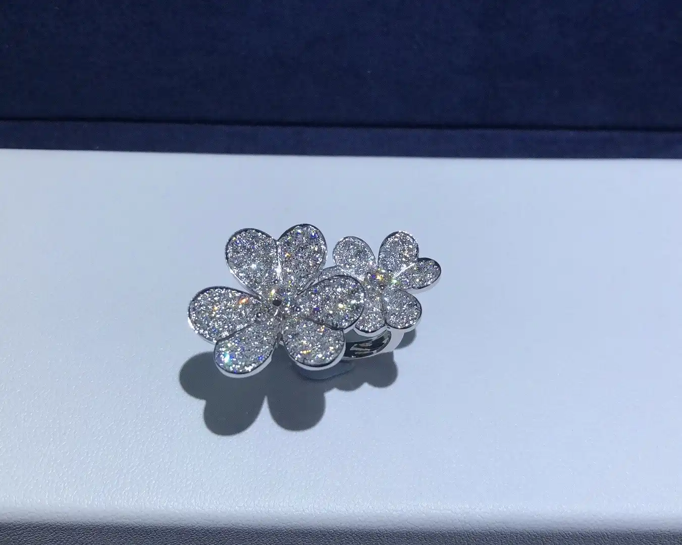 四叶草白贝母手串定制图片展示