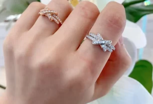 四叶草爱心项链：独特设计诠释浪漫，潮流饰品引领时尚潮流！