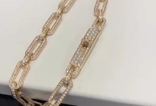 四叶草白贝母手串——天然养生饰品，四叶草幸运寓意，SEO优化标题推荐