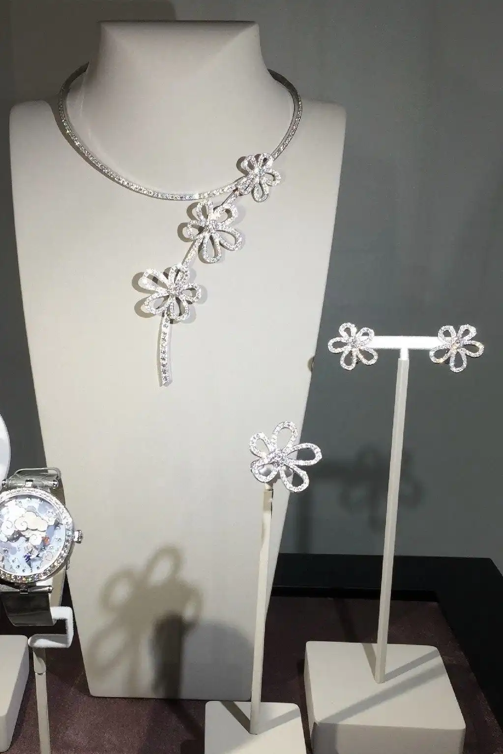 四叶草白贝母手串定制图片展示