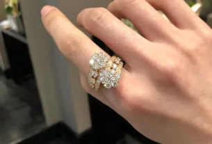 四叶草白贝母手串热销款：天然养生饰品，独特寓意，美颜护身必备！SEO优化标题