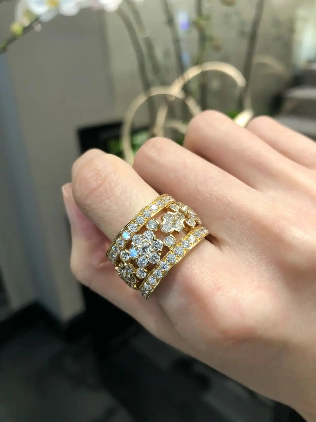四叶草白贝母手串定制图片展示