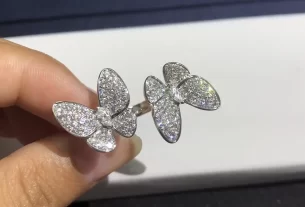 四叶草白贝母手串——天然养生宝石饰品，绿色健康佩戴首选！