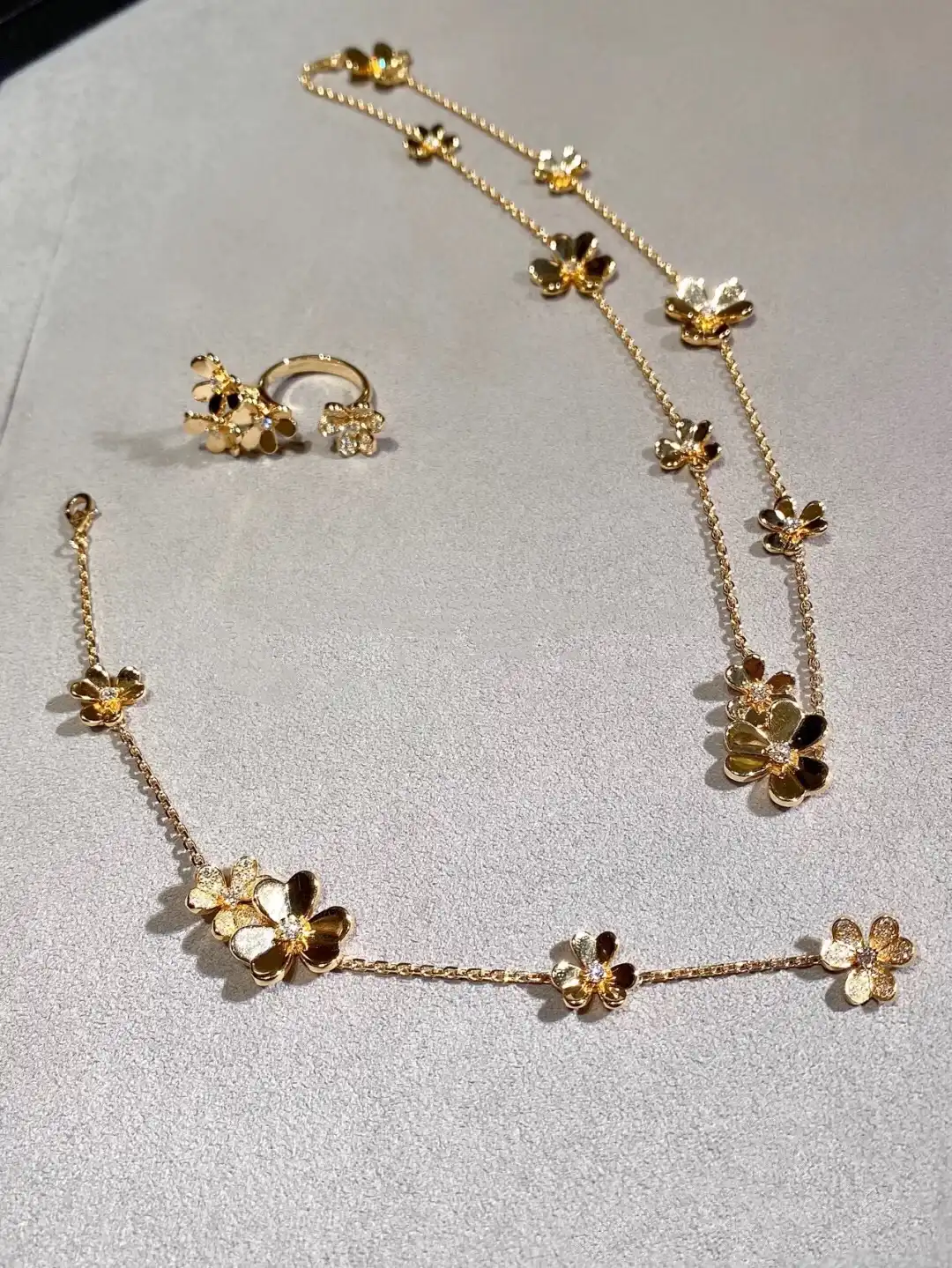 四叶草白贝母手串定制图片展示