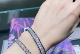 四叶草爱心项链：独特设计潮流饰品，寻找你的幸运与爱意
