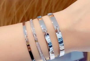 四叶草爱心项链：寓意美好爱情的独特饰品，热门购买指南推荐