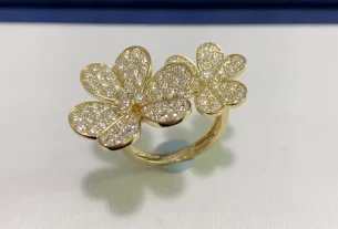 四叶草白贝母手串热销爆款：天然宝石手链，寓意美好，必看选购指南！