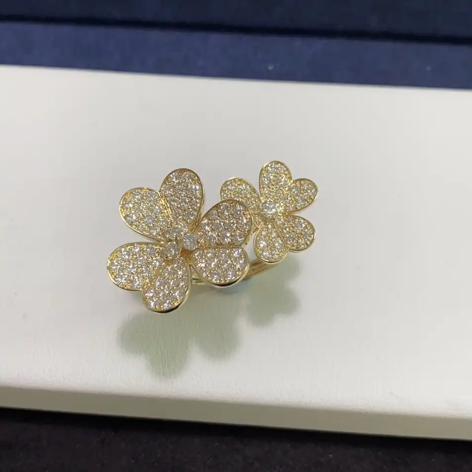 四叶草白贝母手串定制图片展示
