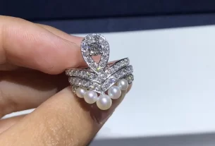 四叶草白贝母手串热销推荐：天然美饰，佩戴风水吉祥物，SEO优化标题必备！