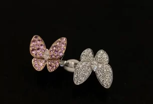 四叶草爱心项链：独特设计饰品，浪漫求婚神器，让你心动不已！