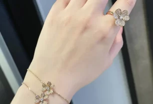 四叶草白贝母手串热销推荐：天然美玉搭配，时尚养生两相宜！