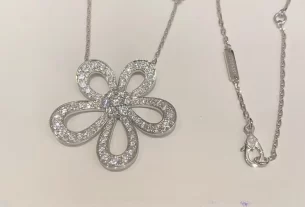 四叶草白贝母手串——天然美玉佩戴首选，养生装饰两相宜，超值推荐！