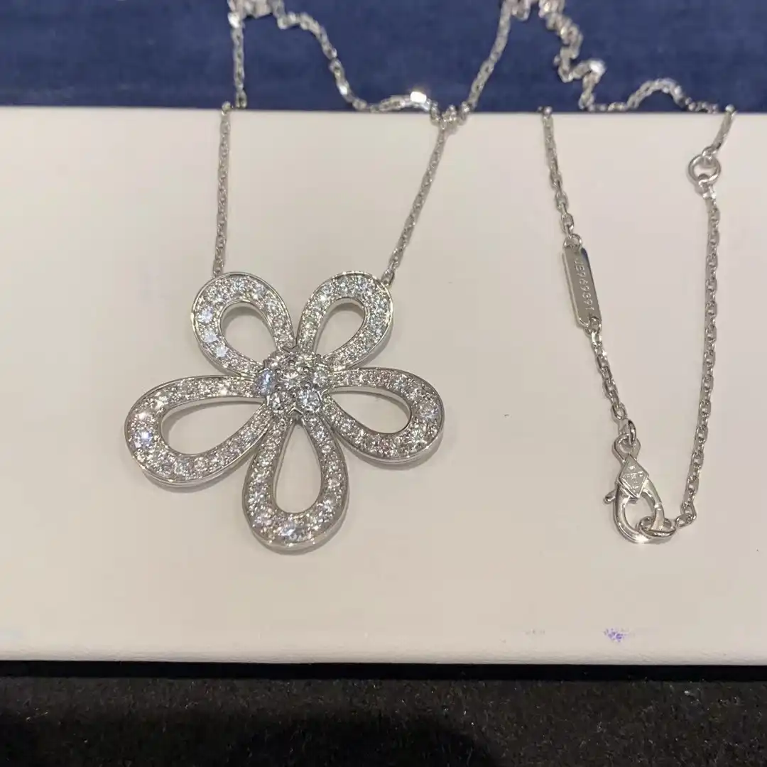 四叶草白贝母手串定制图片展示