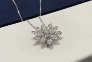 四叶草白贝母手串——天然宝石饰品，独特寓意，养生美饰选购指南