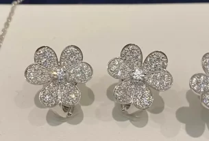 四叶草爱心项链：独特设计时尚饰品，寓意美好爱情，助力SEO优化热门关键词