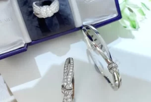 四叶草白贝母手串热销推荐：天然美饰，养生必备，助你招财转运！