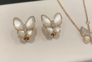 四叶草五花手链热销款：独特设计百搭时尚，SEO优化关键词全解析！