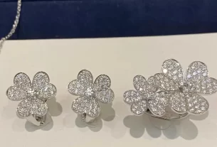 四叶草白贝母手串热销款：天然宝石养生饰品，助力健康生活新选择！