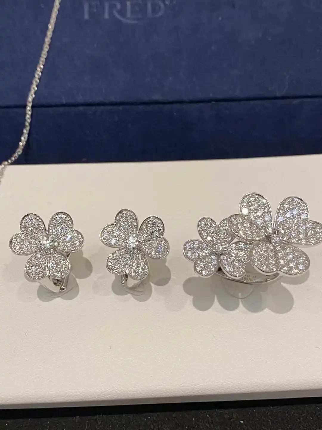 四叶草白贝母手串定制图片展示