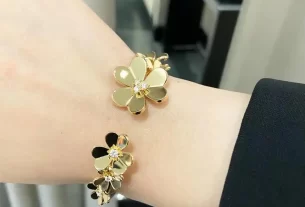 四叶草爱心项链：浪漫饰品新品，寻找幸运与爱的完美搭配！