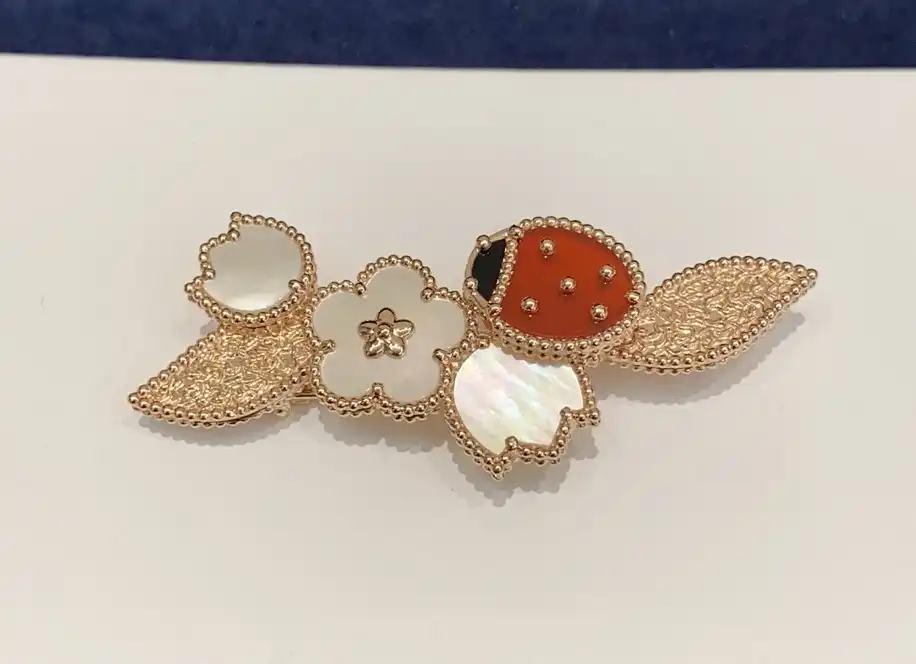 四叶草白贝母手串定制图片展示