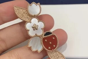 四叶草白贝母手串：天然宝石养生饰品，优雅时尚必备款式推荐！