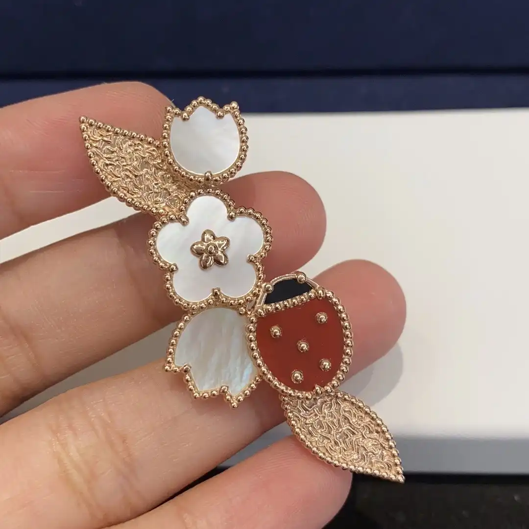 四叶草白贝母手串定制图片展示