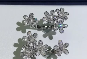 四叶草爱心项链：独特设计浪漫饰品，助你传递无尽爱意，选购指南推荐！