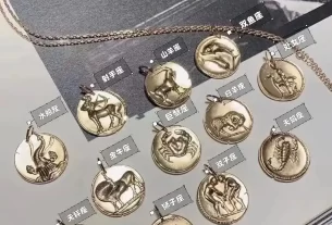 四叶草爱心项链：寓意吉祥的时尚饰品，寻找幸运与爱的必备单品