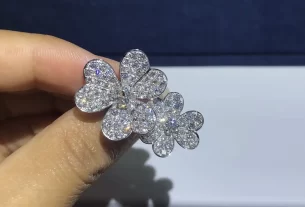 四叶草白贝母手串——天然宝石手链，寓意吉祥，养生必备，热门搜索推荐！