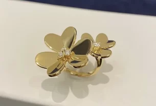 四叶草爱心项链：浪漫寓意饰品，时尚潮流搭配指南！