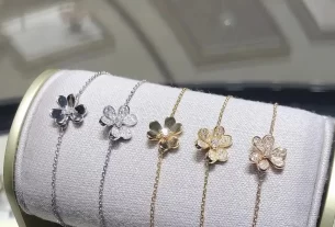 四叶草爱心项链：独特设计款时尚饰品，寻找幸运与爱的完美融合！