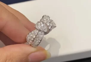 四叶草白贝母手串——天然美饰，养生必备，助力SEO热销推荐