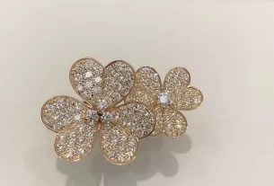 四叶草爱心项链：寓意美好爱情的时尚饰品，助你捕获幸福瞬间！