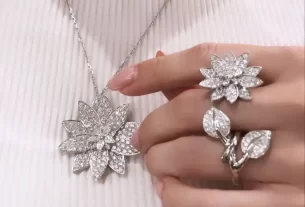 四叶草爱心项链：独特设计展现浪漫情怀，选购指南与热门款式推荐