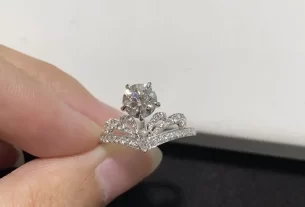 四叶草爱心项链：寓意美好的幸运饰品，选购指南与时尚搭配推荐