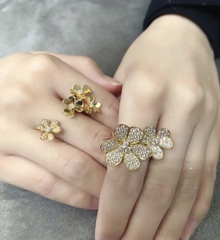 四叶草白贝母手串定制图片展示
