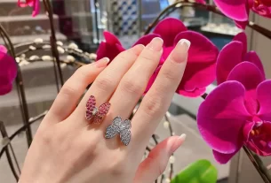 四叶草白贝母手串——天然宝石饰品，四叶草寓意好运，美饰收藏必备！SEO优化标题