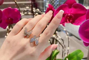 四叶草爱心项链：时尚饰品新宠，寓意美好爱情的SEO优化标题