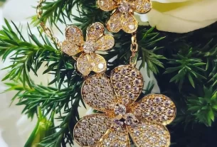 四叶草爱心项链：寓意美好的幸运饰品，潮流时尚搭配指南