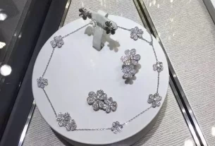 四叶草白贝母手串——天然灵气饰品，绿色养生必备，爆款热销推荐！