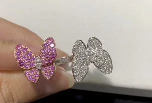 四叶草白贝母手串热销爆款：天然美饰，寓意吉祥，必看选购攻略！